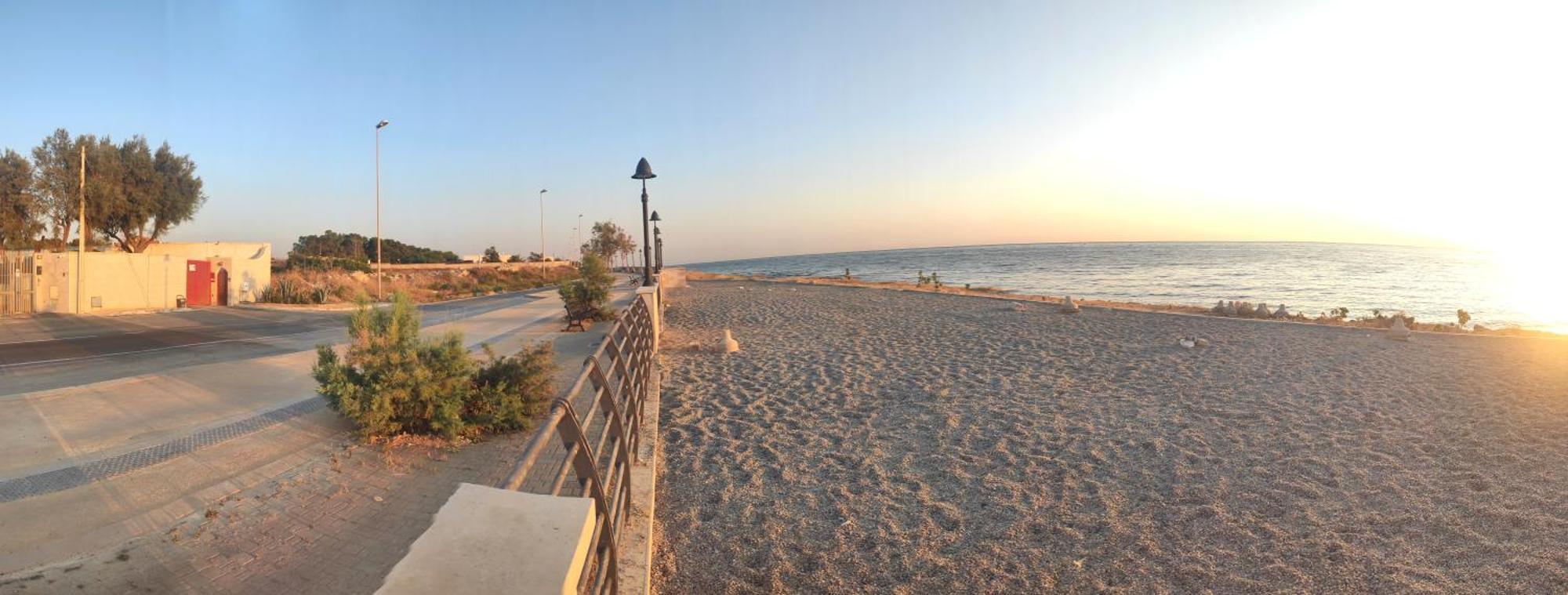 Seagull Apartments - Front And Sea View & Airport Бари Экстерьер фото