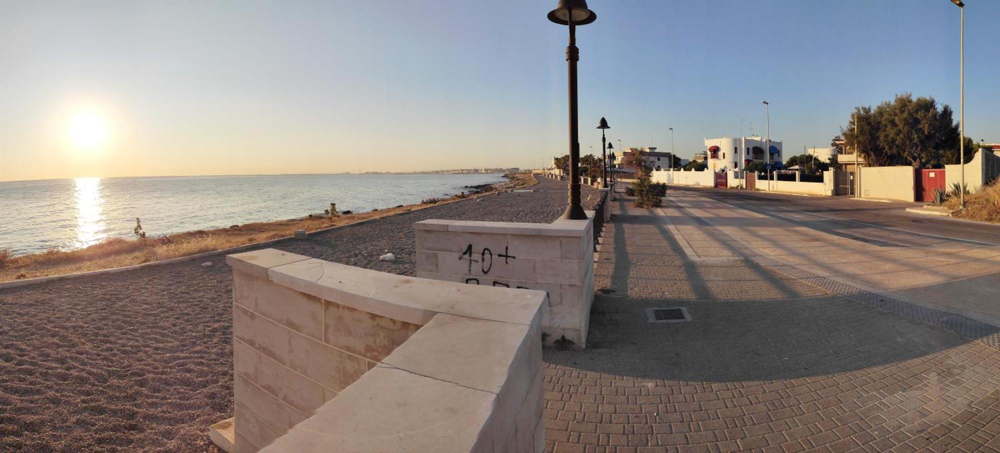 Seagull Apartments - Front And Sea View & Airport Бари Экстерьер фото
